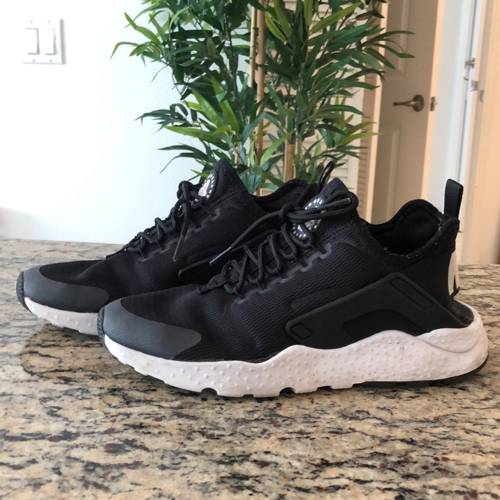 NIKE AIR HUARACHE BLACK SZ 7